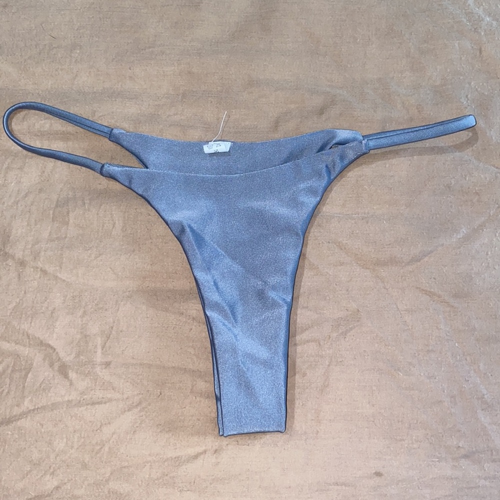 Gray bikini - Picture 2 of 4